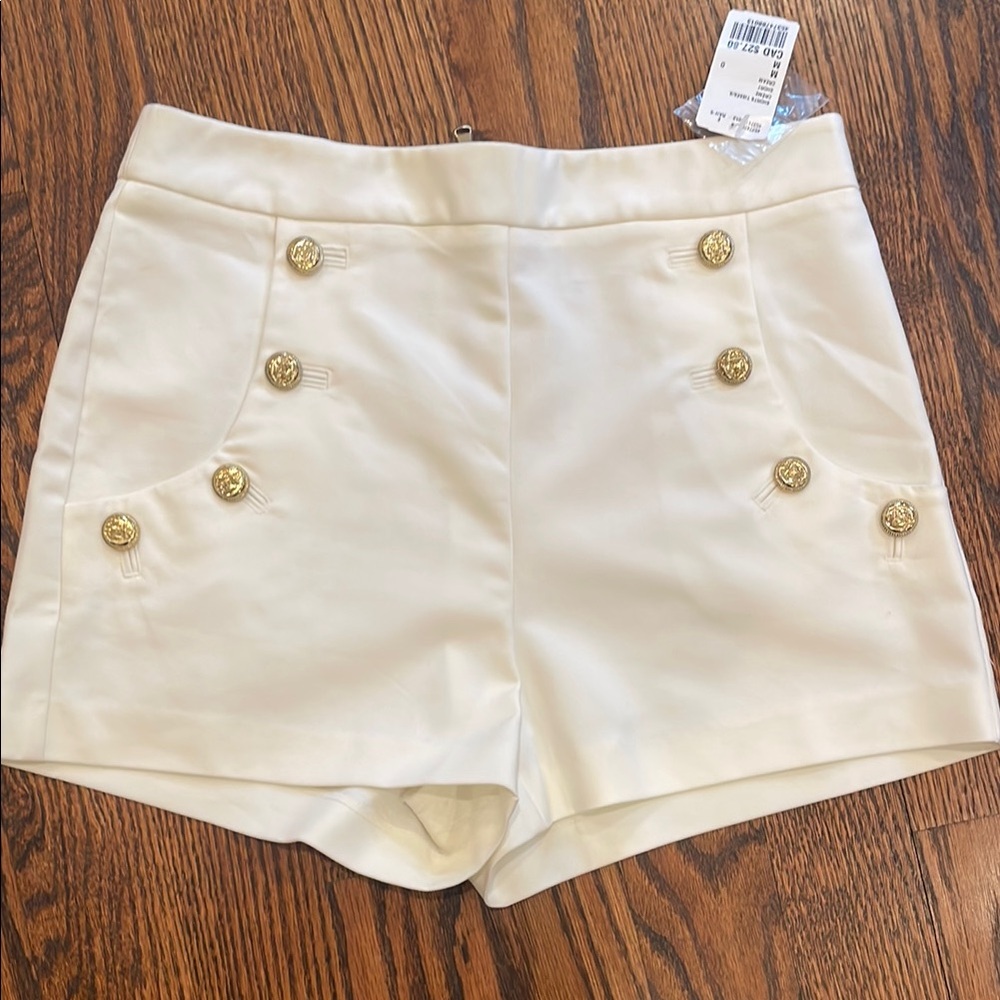 NWT Forever 21 sz M Cream coloured shorts with gold buttoned front zip back